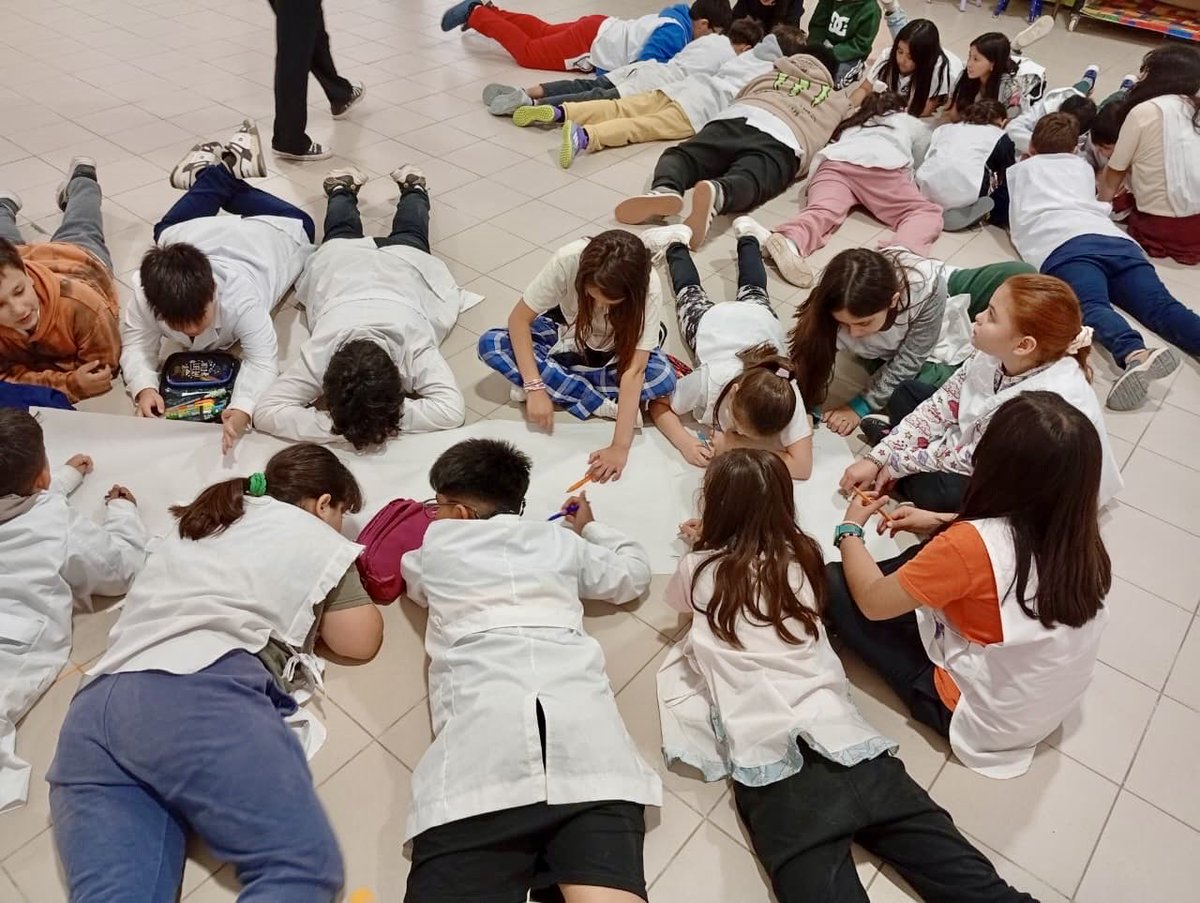 tatuhess's tweet image. 🗣️ Consejos de Niños y Niñas

👩🏻‍🚀 Seguimos trabajando la #Identidad, la #Participación y la #LibreExpresión con propuestas lúdicas.

🎃 Nos preparamos para la Noche de Brujas creando máscaras y disfraces, y avanzamos con los gráficos del paste up.

#NiñezActivaNeuquén @GiovanettL