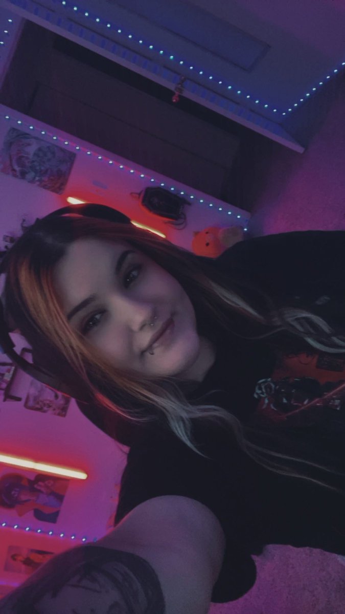 stormrunner_117's tweet image. I’m live right now!!! WZ streammmm… come come 👉🏼👈🏼