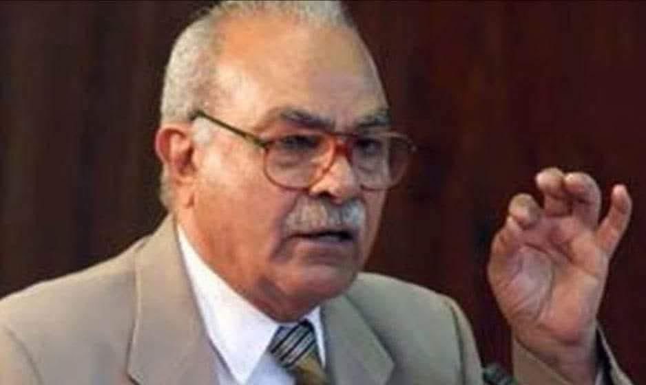 يقول المفكر الإسلامي الدكتور /محمد عمارة عليه رحمة الله
في أحد المجالس، التفت أحد المدعوين العلمانيين تجاهي، وخاطبني مستهزئاً، وقال:
هل أفهم من كتاباتك أنك تريد تطبيق أحكام الشريعة والعودة بنا إلى الوراء؟
فأجبته متسائلاً:
هل تقصد بالوراء يعني حوالي 100 سنة، عندما كان السلطان
