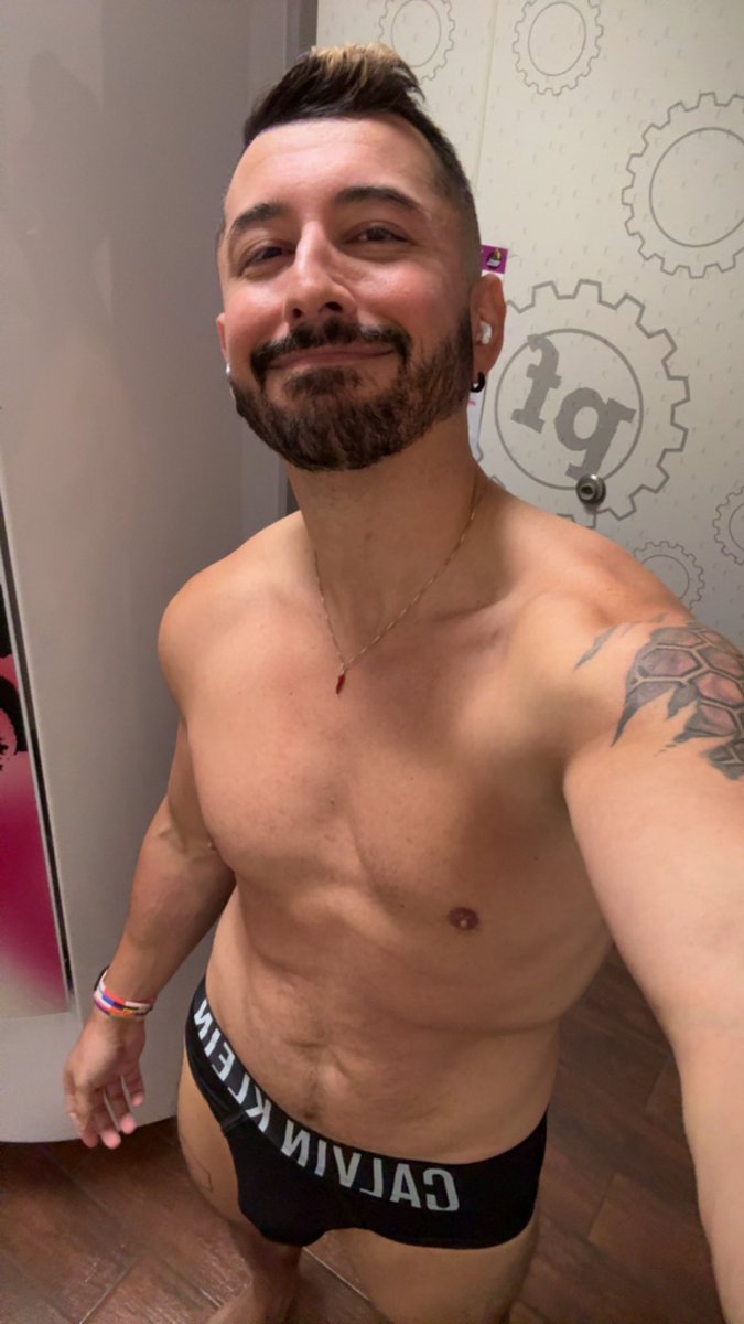 Need a large bicep around my throat rn