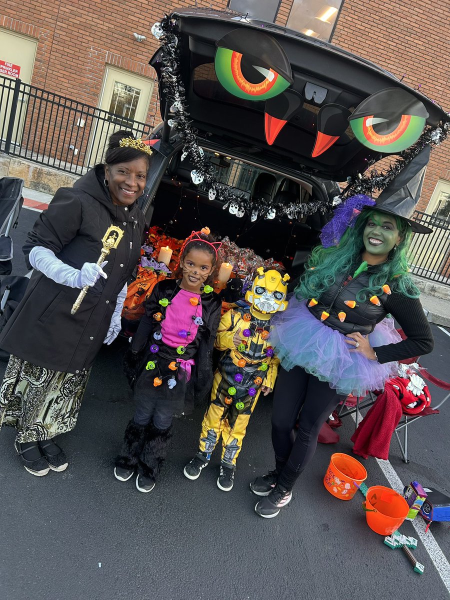 Wild Friday night! 👻