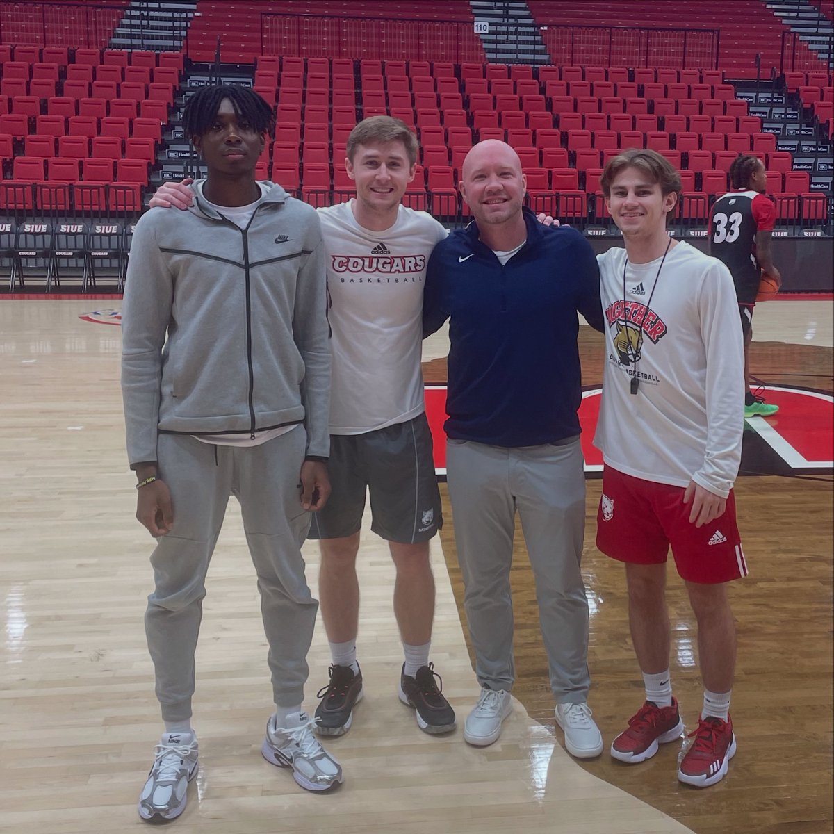 MidProAcademy's tweet image. Day trip to SIUE to watch practice with 2028 G 6’3 JJ Duffin. Great to see 2020 Alum Declan Dillon &amp;amp; 2021 Alum Evan Ambrose on the court as Grad Assistants as well. @jacob_duffinjr @DeclanDillon4 @1ambros3 

#MidProFam #ThisIsWhatWeDo #TrustTheProcess #EarnYourRespect…