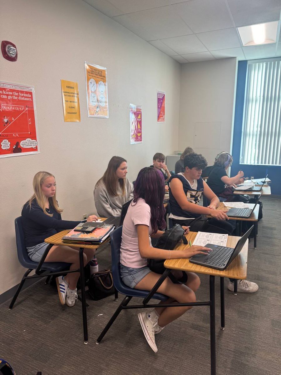 boulder_hs's tweet image. Geometry students are diving into parallel and perpendicular lines this week—building skills and precision through online Canvas assignments! 📐💻 #GeometryInAction #MathMindset #LearningOnline #bchs41