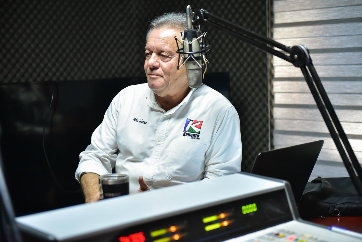 En entrevista con Jesús Ruiz para <a href="/lakalienteFM/">La Kaliente 90.7FM</a>, hablé sobre mi Primer Informe Legislativo y el avance del cumplimiento de mis compromisos de campaña.

🙌🏼 Todas y todos están invitados a acompañarme el próximo sábado 8 de noviembre en la Arena Sonora, en Hermosillo, a las 10:00