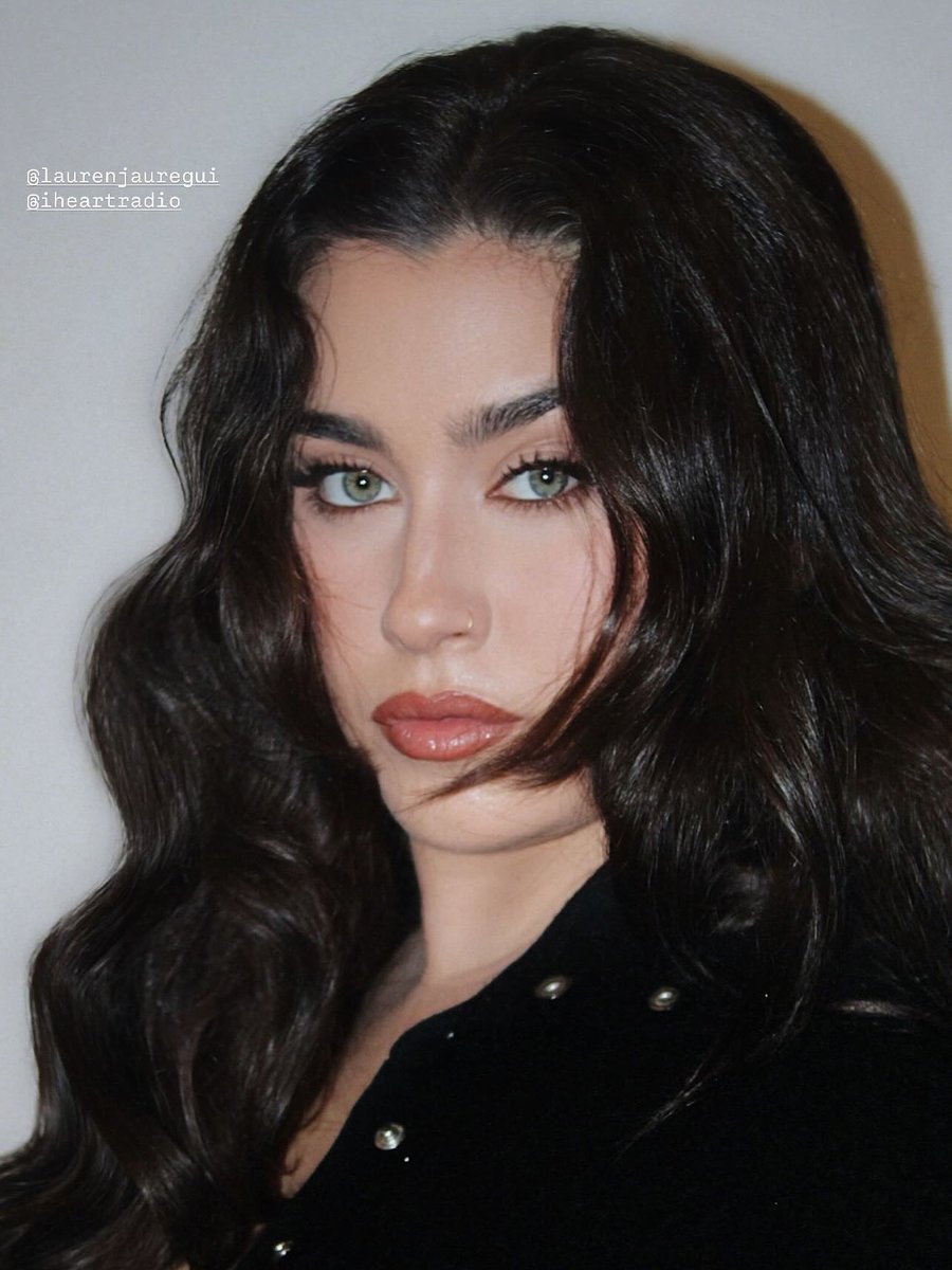 jaguarIies's tweet image. eu também escreveria 4 álbuns inteirinhos sobre esses olhos