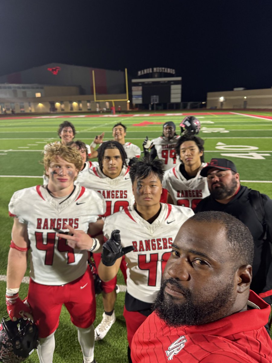CoachRCThompson's tweet image. Rangers got it done tonight with a 44-10 win over Manor! Each game means more as we come down to the final few games of the season with playoff spots still up for grabs. Excited to go to battle with these guys each and every week! 

#TrenchMob
#Swarm
#RUNET