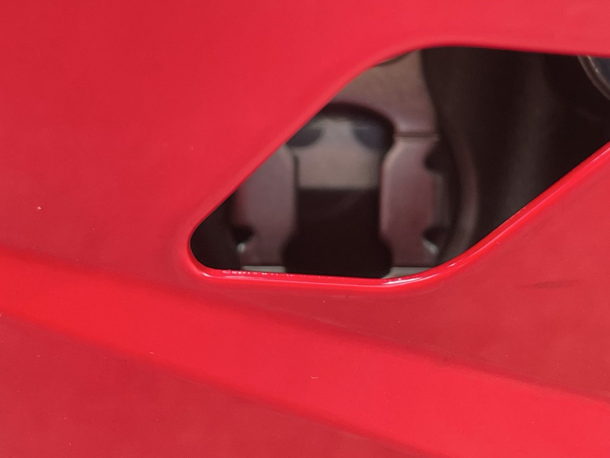 オイル食いの件

odo1800km(800kmで交換済み)
今年6月納車です。
交換後あんま油位は変わってなさそう。水平冷間時↓
#cbr600rr
#pc40