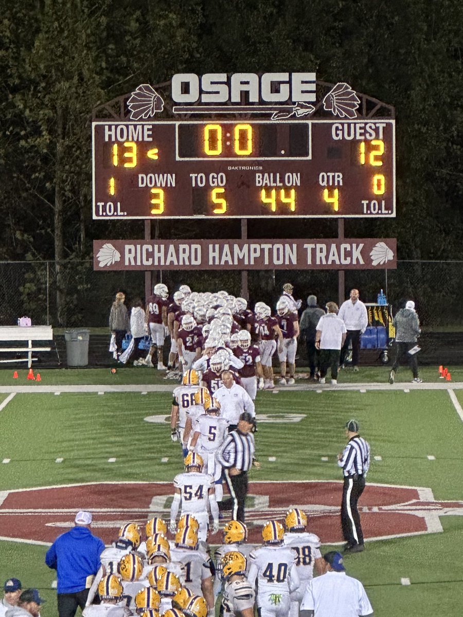 Bledsoe_10's tweet photo. What a game! Great win tonight over a great Borgia team and what a way to keep the momentum onto the playoffs. Can’t wait to get back on the field after the bye week! @McknightKaren24 https://t.co/5ilMflb7xk