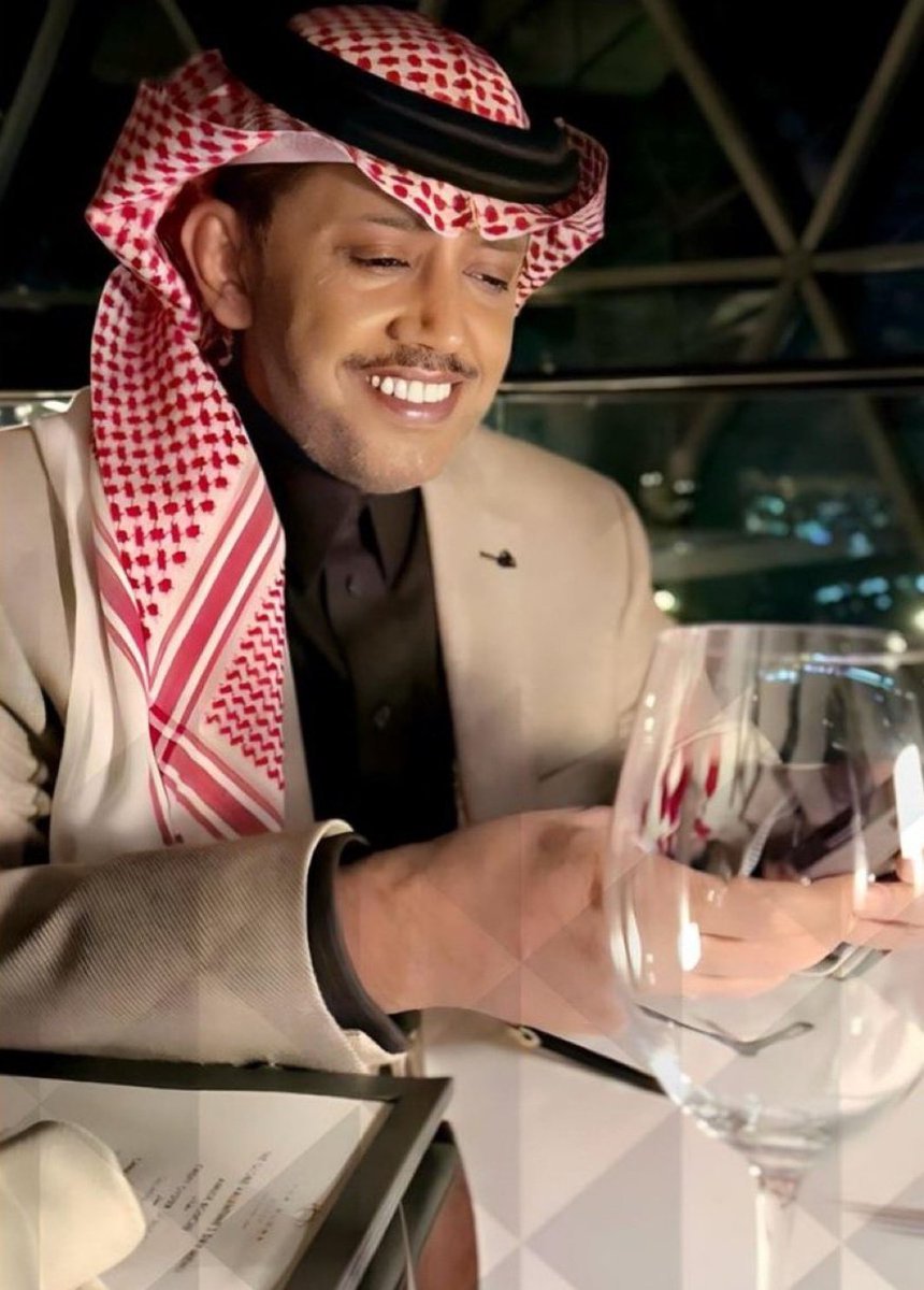 يارب استودعتك ابتسامته وقلبه وصحته وعافيته، فاجعلها في ودائعك التي لا تضيع واحفظه بحفظك وارزقه السعادة والرضا وطمأنينة القلب.🤲🏻🤍
<a href="/AzizbagBag/">عبدالعزيز أحمد بغلف🇸🇦</a>
#عبدالعزيز_أحمد_بغلف