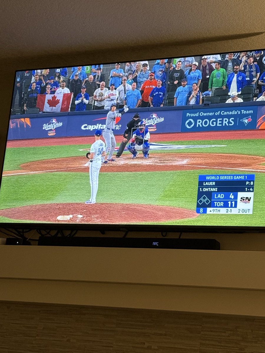 Okayest Cop 🇨🇦👮🏻‍♂️🎈 tweet media