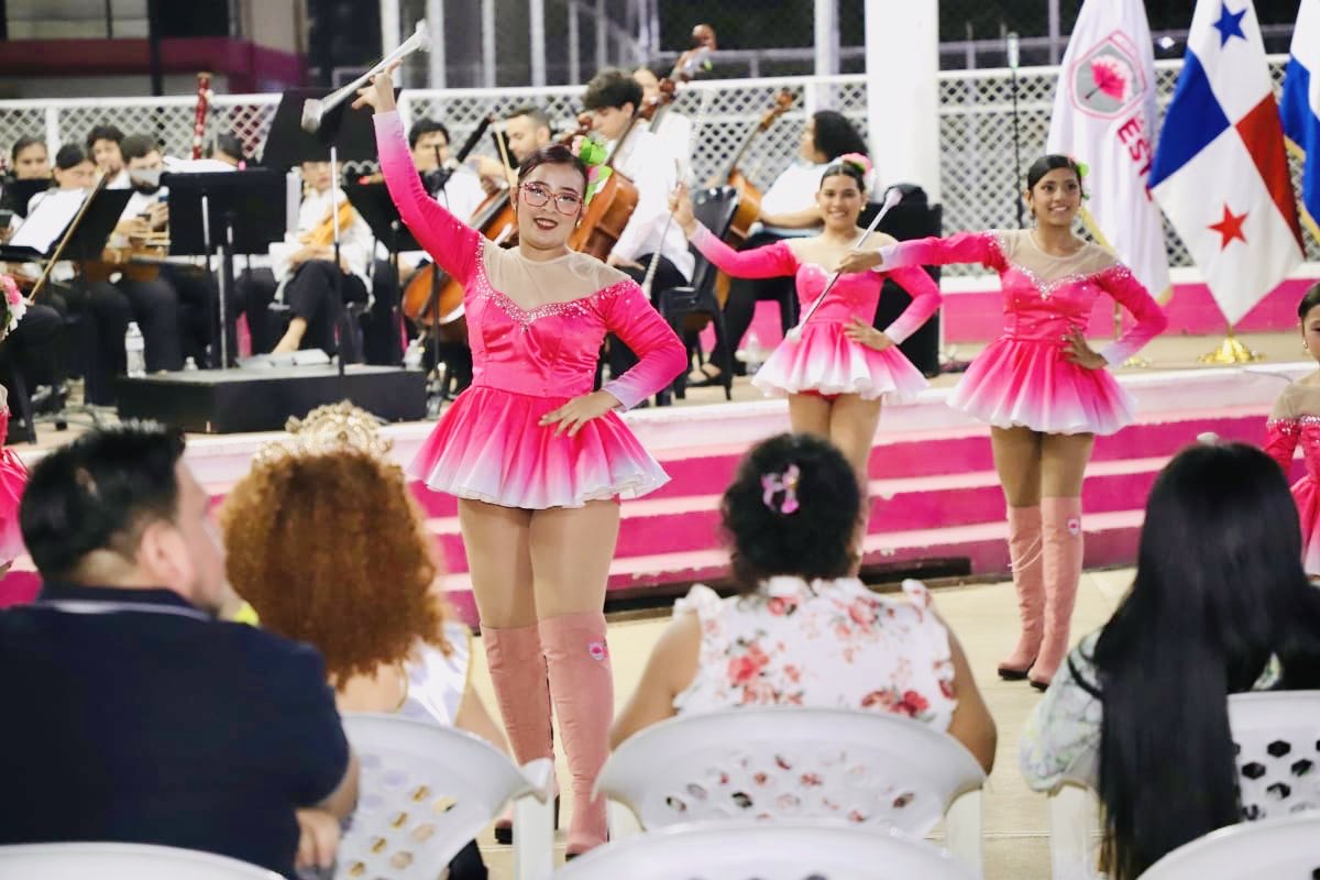DistZaragoza's tweet photo. 📌Secretaría de Arte, Cultura y Deporte de La Libertad Este

#ConciertoEnArmonía #RaícesLatinas #NocheDeCultura https://t.co/yyuaq63Ro5