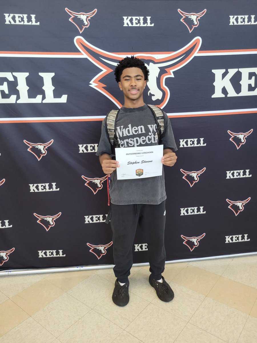 stephenstevens_'s tweet photo. Blessed to receive The Outstanding Longhorn of the quarter award #agtg #booksbeforeball #2029📚🏀 https://t.co/MHcpyaLrsJ