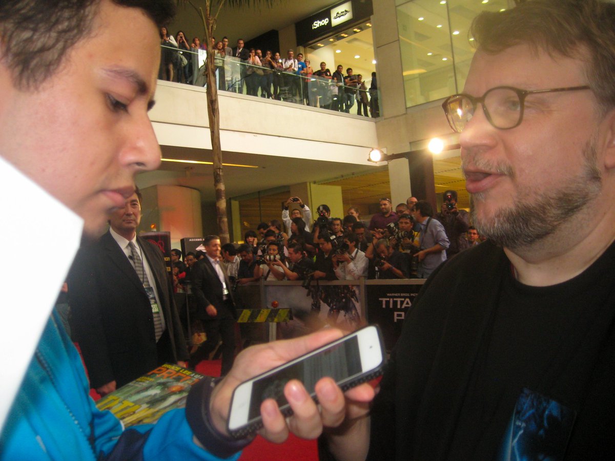 JRChoreno's tweet photo. #frankestein #GuillermodelToro 🙌🙌 https://t.co/DUQxyAgtQn