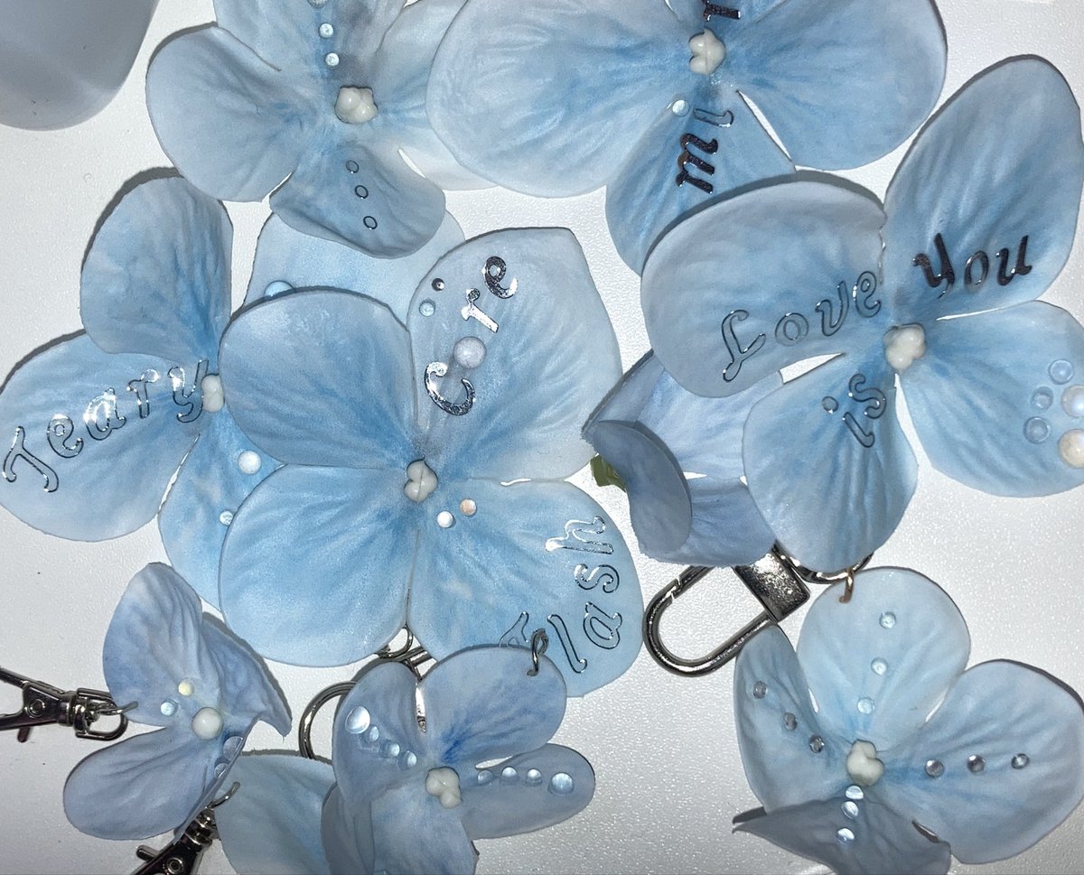 백예린 Flash and Core 콘서트를 기념하며 나눔 진행합니다 !

🩵 일시: 2025년 10월 25일 토, 10월 26일 일 양일 간 오후 1시 이후
🤍 수량: 하루에 브로치, 키링 5개 내외

나눔 시작 시 타래로 달아두겠습니다.
너무 소량이라 부끄럽지만 ..
#백예린 #백예린나눔 #백예린콘서트