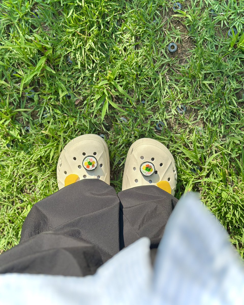 오늘 김천 김밥축제에 가신 분들 김밥대장 ‘김밥집’ 굿즈 부스 많은 관심 부탁드립니다 ! ! 
이 귀여운 김밥톡을 판대요 ! ! 
+저희 스스에는 지비츠도 팔아용
