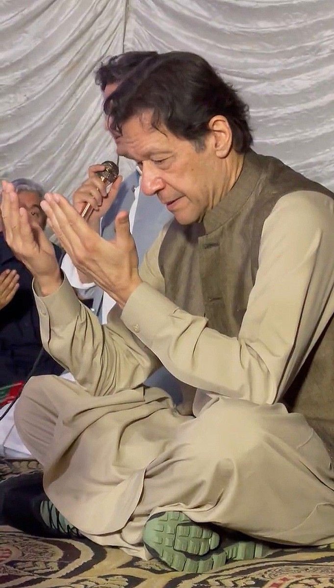 السلام علیکم 
صبح بخیر،  
یا اللہ میرے کپتان میرے لیڈر کی مدد فرما آمین 
یا اللہ تیرے پیارے حبیب کے صدقے میرے لیڈر کو پابند سلاسل سے جلد از جلد رہائی نصیب فرما آمین اپنی امان میں رکھنا آمین 
#دستک_انقلاب_ارشد_شریف 
#ہماری_رگوں_میں_ہے_نظریہ_خان