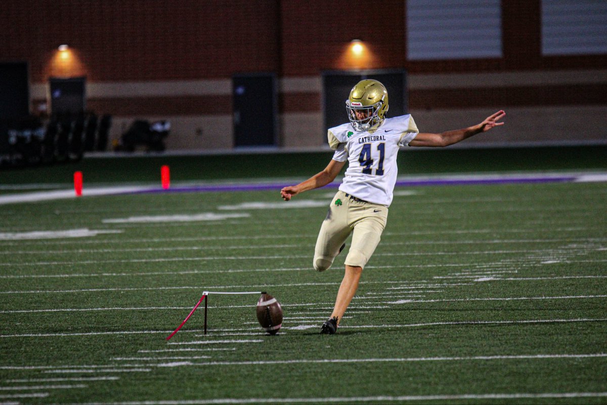 CarsonCran60367's tweet photo. End of JV season 
12/12 PAT
32yd punt average 
50yd kickoff average https://t.co/yqv1XlZSe3