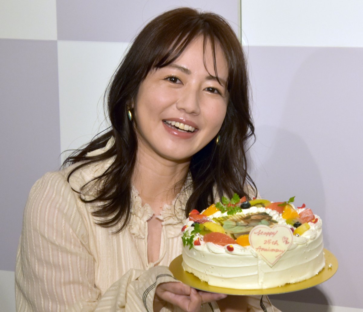 42歳・磯山さやか デビュー25周年記念 写真集発売🎉 痩せるとファンに
