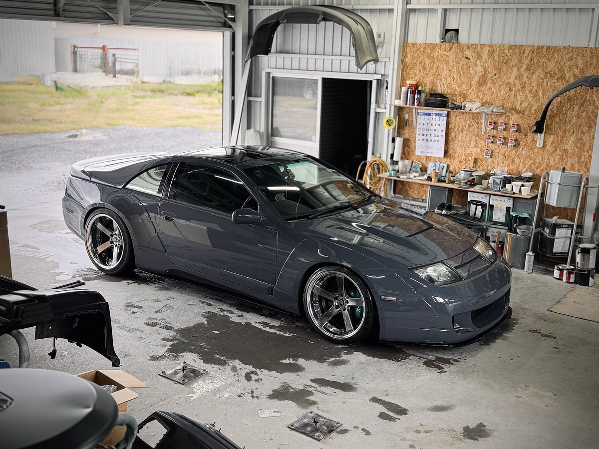 ぱせり。 (@c1_junkie) on Twitter photo 南米ペルー共和国製のボディキットを組み込んだZ32完成。 南米ペルー共和国製のボディキットを組み込んだZ32完成。