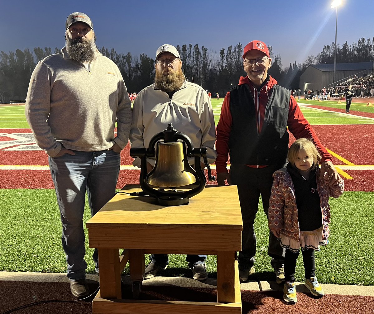RRHSactivities's tweet photo. Congratulations to Hall of Famer Mike Compton on being selected as this yearโs honorary bell ringer๐ Special thank you once again to our Golf Sponsor BNSF #RiderLegend #BNSF https://t.co/Ce2PZmAqJ0