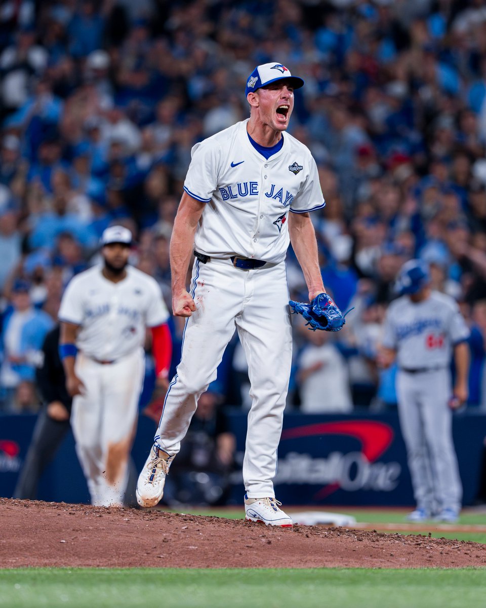 BlueJays's tweet image. THE DOG. 

Seasoned vet 🐶🗣️ #WANTITALL