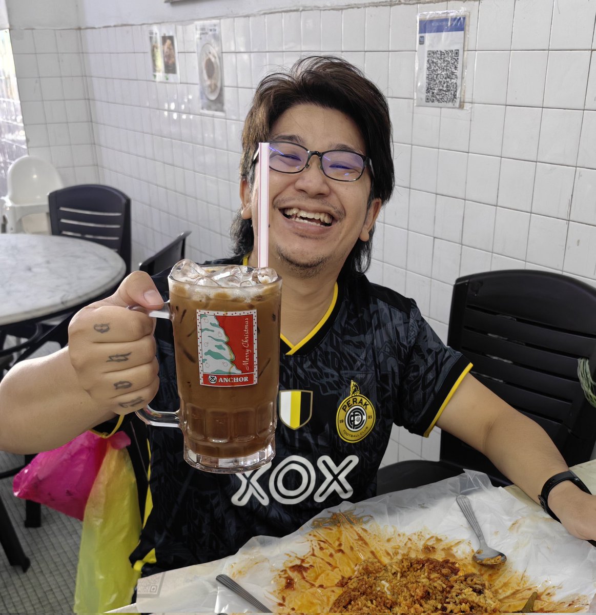 Coming home from China made me appreciate kopitiams like my family's Fatt Kee even more.

Until my trip to Hangzhou, I didn't realise that China didn't have kopitiam-style coffee, which was invented by Chinese immigrants in the past.

Each sip now feels like a taste of heritage.
