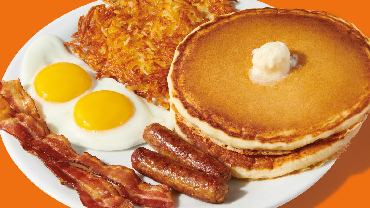 lukemaynard's tweet image. Good news for the @LADodgers after tonight&apos;s #WorldSeries opener: we DO have a 24-hour @DennysDiner in downtown #Toronto.

For Americans, it&apos;s a familiar taste of home. And if you want to feel more like a Canadian, you too can get a Grand Slam anytime you want, day or night.😉🍁