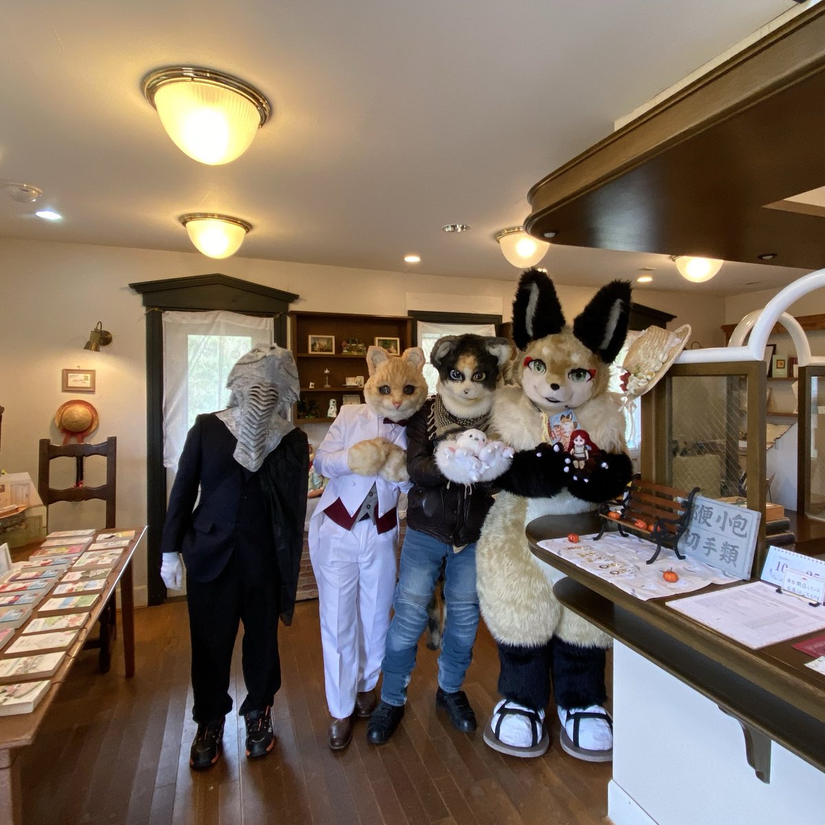 キツネの咲鶴さまご一行がご来局。お稲荷さんのお使いとのことで、良いことがありそうです。

#咲鶴
#avonleapostアンとダイアナの手紙屋さん
#カナディアンワールド