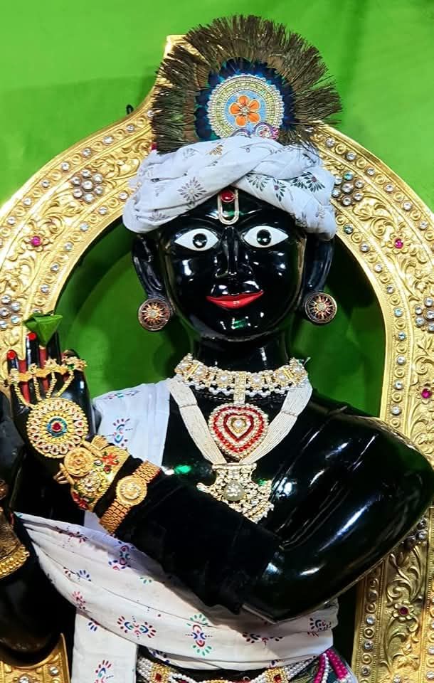 ivaishalipandit's tweet image. "ॐ श्री गोपीवल्लभाय नमः" ❤️🙌
"गोपीनाथ जी की मोहनी छवि,
आत्मा को प्रेम और शांति से भर देती है।
उनकी कृपा से ही,
जीवन में प्रेम और सुख की वर्षा होती है।"