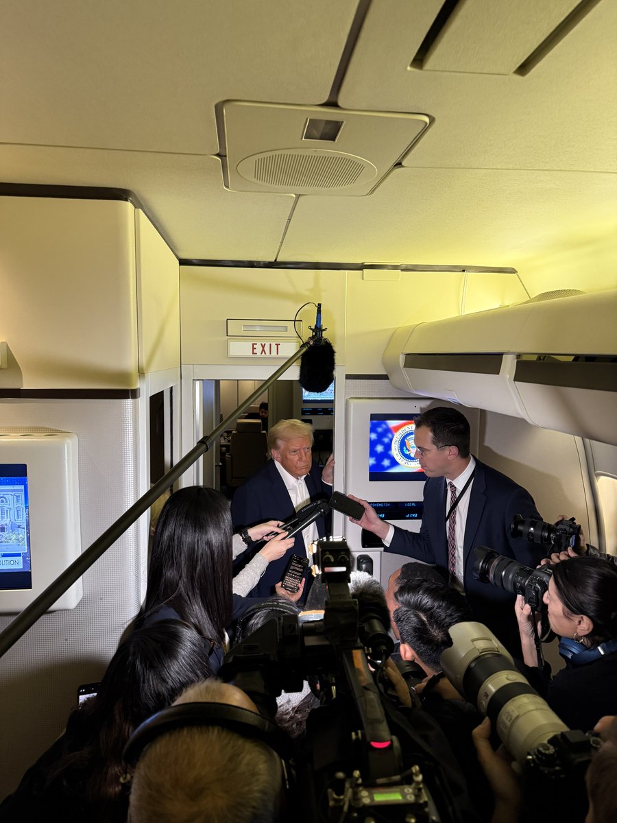 MargoMartin47's tweet image. President @realDonaldTrump gaggles with the press while en route to Malaysia 🇺🇸🇲🇾
