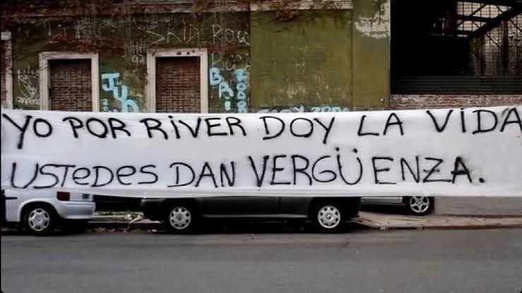 cris__ese's tweet photo. Contra Gimnasia tienen que entrar estos trapos a ver si se dan cuenta de en qué club están los hijos de re mil putas de nuestros jugadores https://t.co/HOktnDqmKb