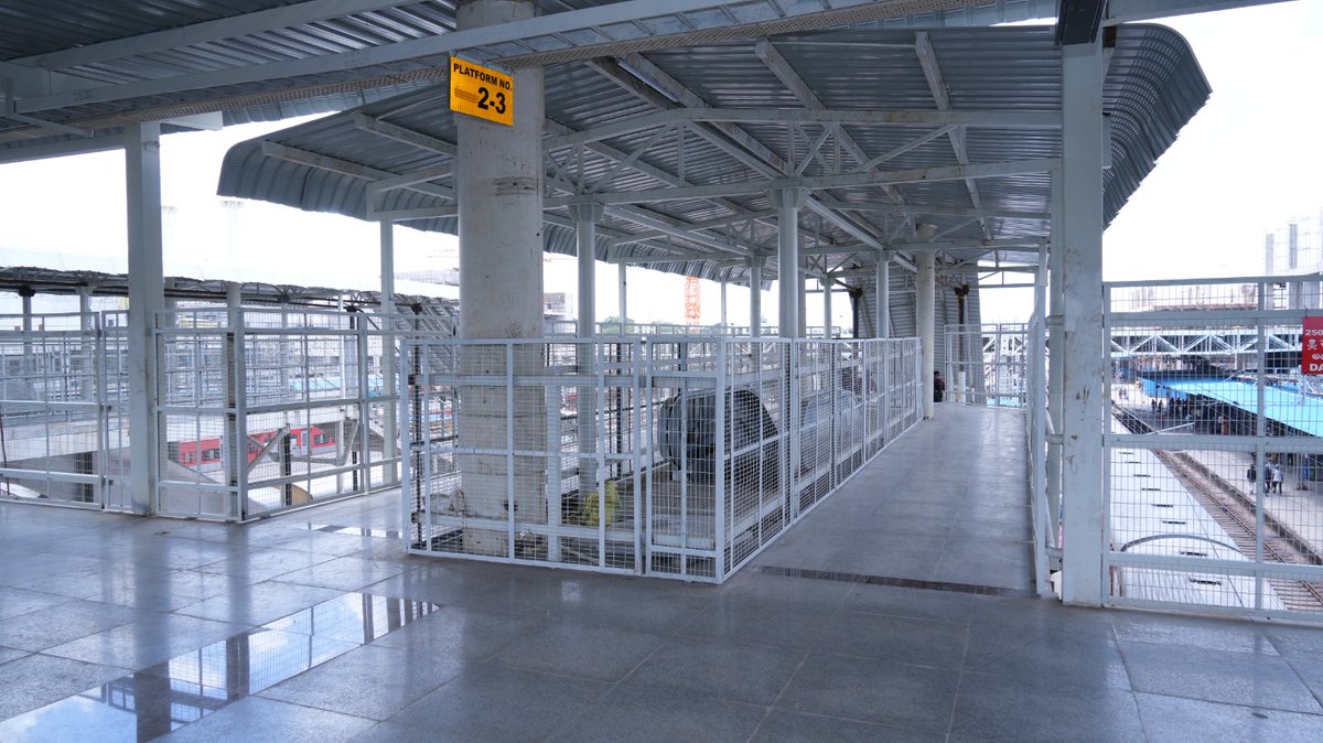 kishanreddybjp's tweet image. 𝐒𝐞𝐜𝐮𝐧𝐝𝐞𝐫𝐚𝐛𝐚𝐝 𝐑𝐚𝐢𝐥𝐰𝐚𝐲 𝐒𝐭𝐚𝐭𝐢𝐨𝐧 𝐨𝐧 𝐓𝐫𝐚𝐜𝐤 𝐭𝐨 𝐌𝐨𝐝𝐞𝐫𝐧𝐢𝐬𝐚𝐭𝐢𝐨𝐧!

Secunderabad Railway Station in Telangana is being redeveloped on a mission mode under the Amrit Bharat Scheme. On completion, this will enhance the rail network and offer…