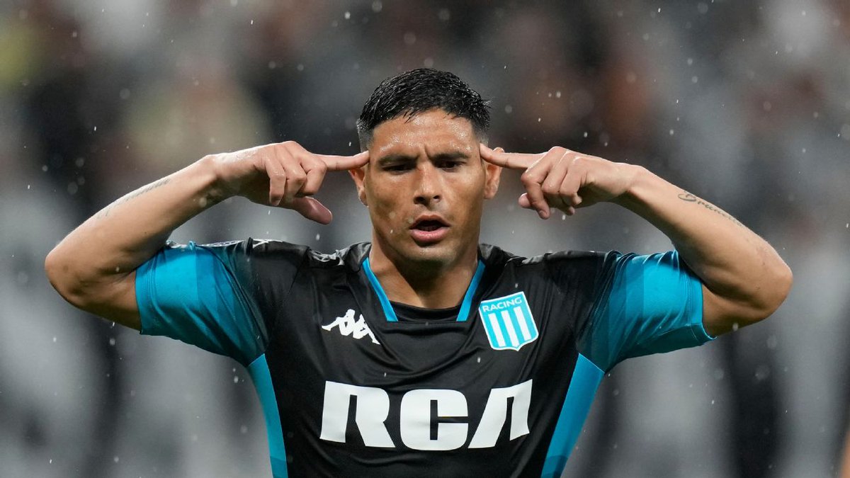 Ay Salas Salas, hace exactamente un año hacías un gol bajo la lluvia en Sao Paulo para empezar a pasar a ma final. Hoy te fuiste en el entre tiempo quedando afuera de copa argentina. 
Lo que es tomar malas decisiones eh!