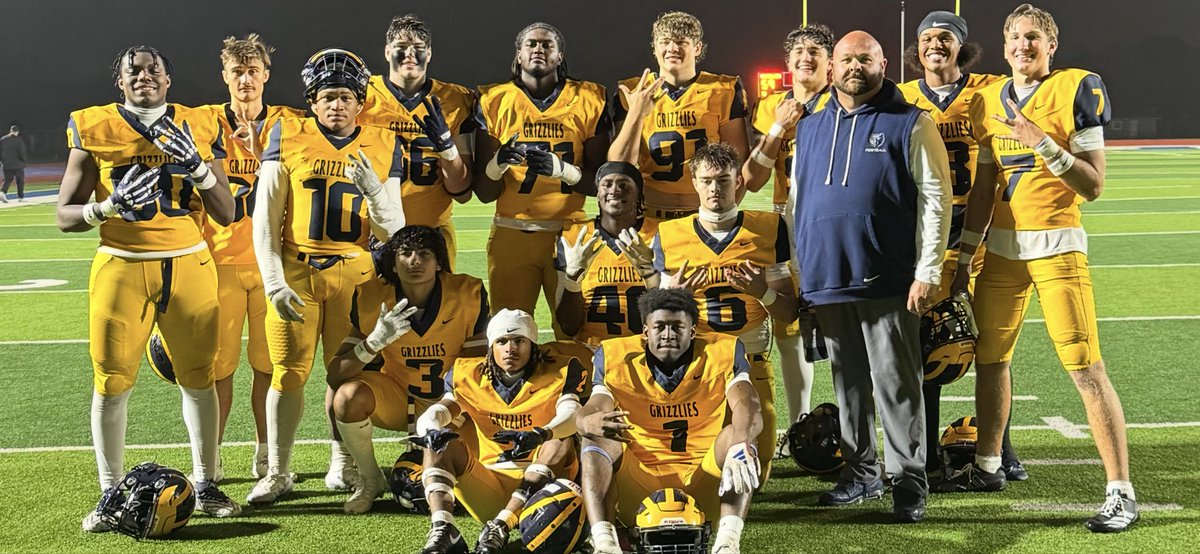 CoachSMartin's tweet photo. Gonna fight tooth and nail to get as much time left with these boys! https://t.co/BbB8gCmgqT