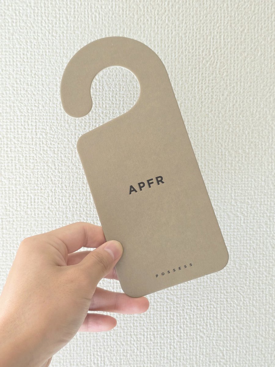 衣替えをしたついでに、
クローゼットの香りを変えてみました。
どこかセクシーでちょっぴりオスっぽい香り。