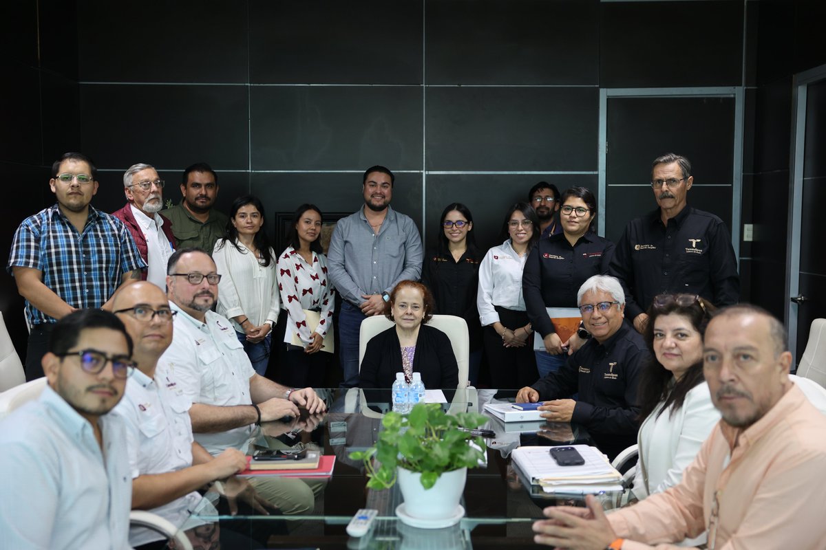 Por instrucciones del secretario de Desarrollo Energético, <a href="/walter_julian/">Walter Ángel</a> , el subsecretario de Electricidad y Energías Renovables, Roberto Manuel Rendón, se reunió con la Secretaría de Administración; la Secretaría de Economía y el Registro Catastral