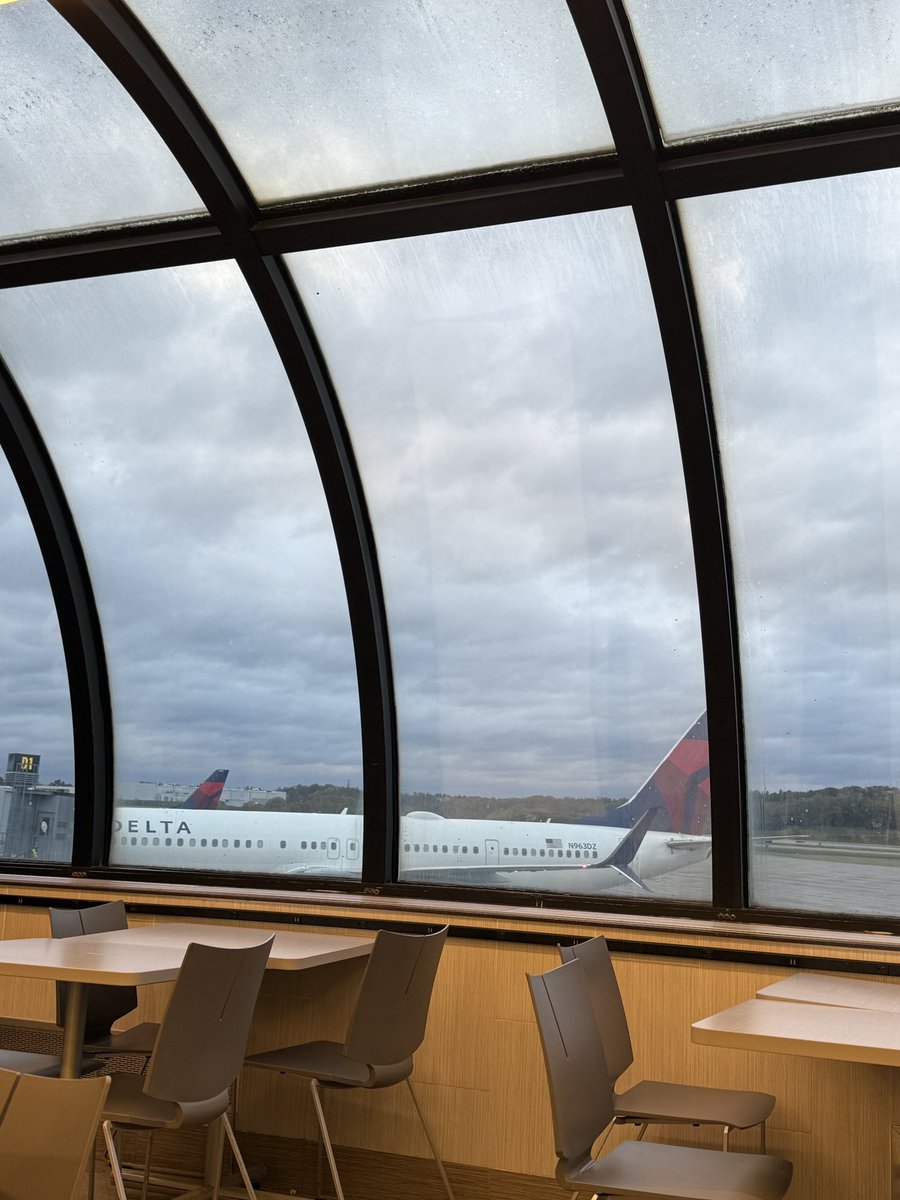 Arrived in sunny Phoenix dressed for a snowstorm 😅— jacket,sweater,scarf ✅. 

Excited for an amazing #ACG2025.