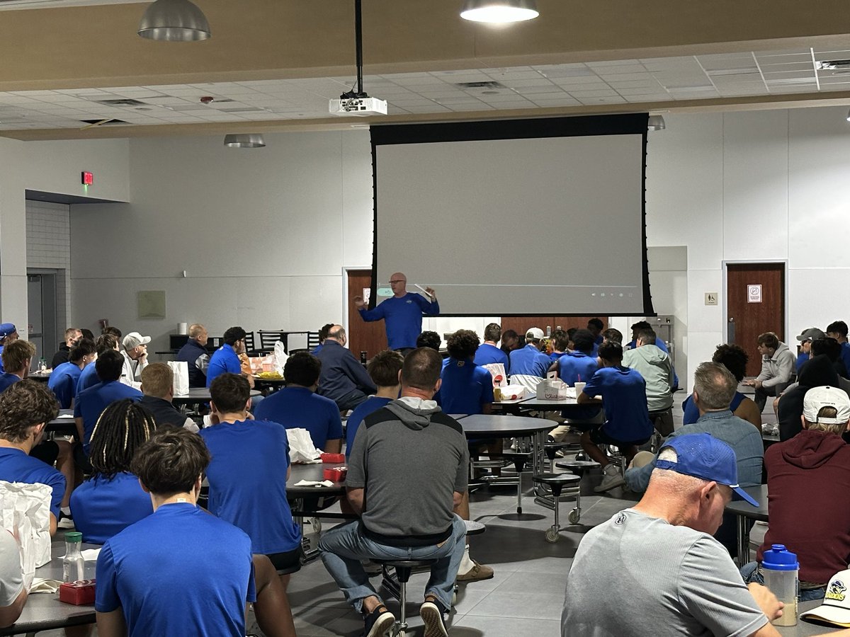 FootballSvale's tweet photo. Shoutout to Coach Reeves for coming in and speaking truth to our Raiders at pregame breakfast yesterday morning. Powerful message, real accountability, and exactly what our kids needed to hear. Appreciate you, Coach. #RaiderBuilt #ValeMade #TTIN https://t.co/DPx74G25vi