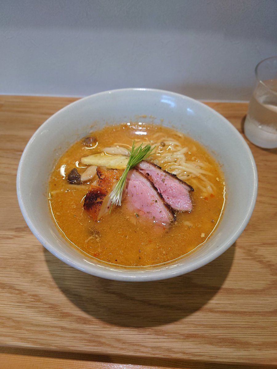 せいめん 未さく
あいち鴨と名古屋コーチンの
味噌らぁめん
たまたま1日のみの限定の頂きに😋 鴨と純系名古屋コーチン合わせたスープに信州味噌の芳醇な香り🥰 自家製の手揉み多加水もスープに合ってて👍😏 美味しく頂きました🍜😁