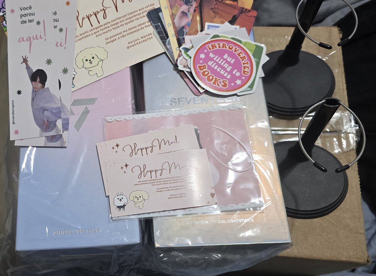 Depois de uma semana corrida, nao podia deixar de postar tambem esse feedback incrível para a <a href="/nandacaptor/">nanda ⋆˖ ࣪⭑</a> que enviou essas LS pra mim e pra @meuchangminie...
Envio incrível e super rapido e eu ameeei os brindes 🩷🩵