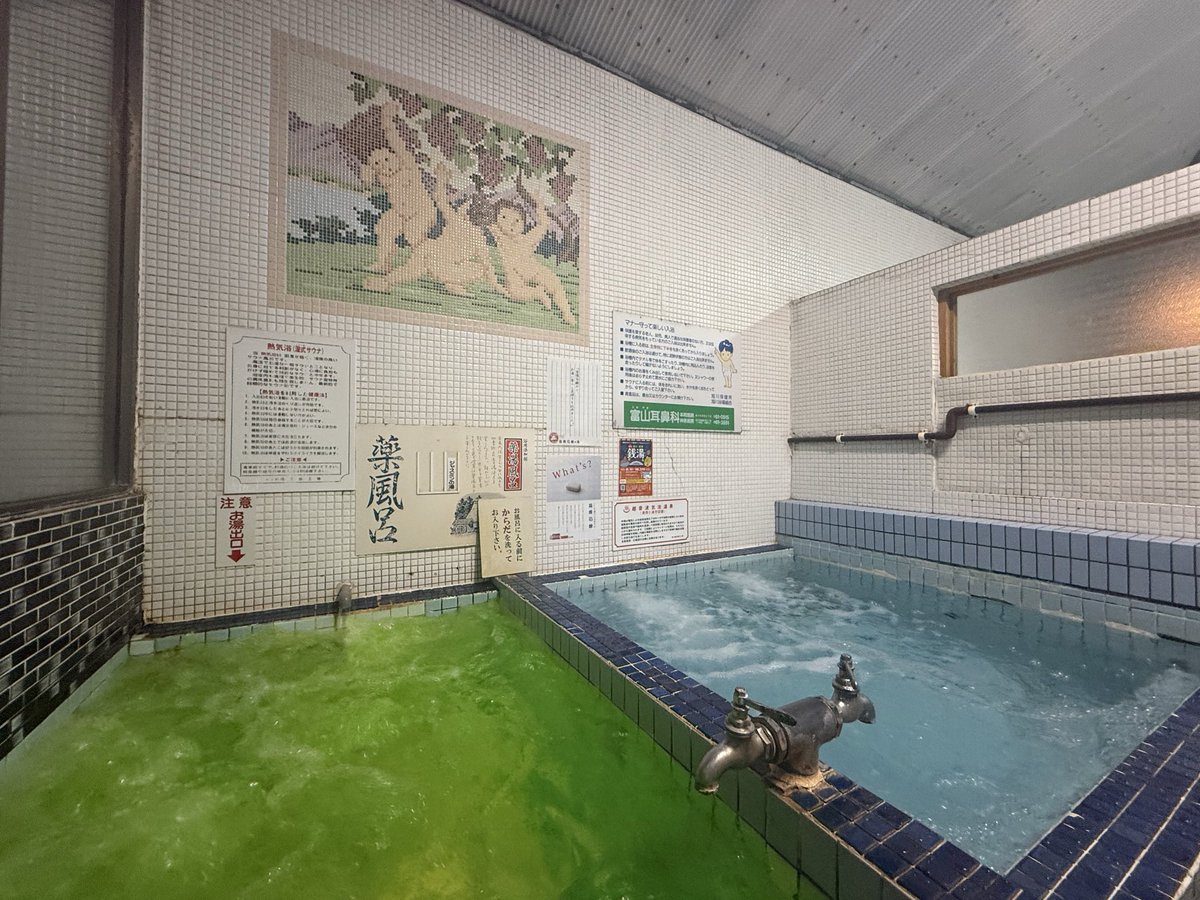 anpan__men's tweet photo. 旭川　こがね湯
外観がもう素敵！埋め込み脱衣箱も良き
薬風呂、超音波風呂、水風呂
スチームサウナはアツアツ、水風呂はキンキンで最高。タオルと石鹸も忘れなくゲット
風呂上がり、常連さんにジュースを頂く。これは嬉しい
体に気をつけて長く続いて欲しい！
また行きます！ありがとうございました https://t.co/mSd5cfvrp0