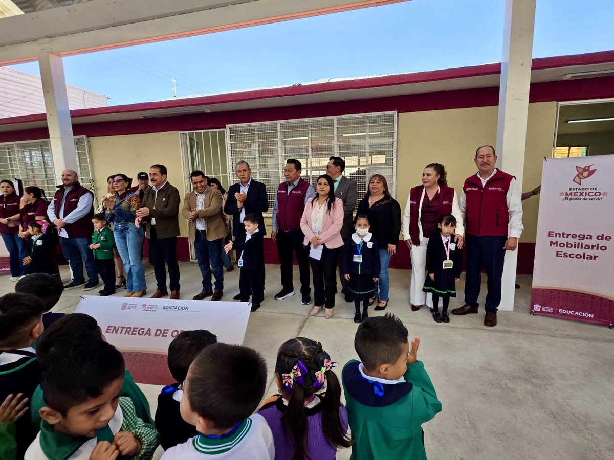 arturougaldea_'s tweet photo. ¡Educación equitativa que transforma! 

El Srio. Miguel Ángel Hernández Espejel concluyó su gira de trabajo entregando infraestructura y mobiliario escolar en el J. N. “Libertad ” de #Chicoloapan. 

#ElPoderDeServir 
#LaTransformaciónAvanzaEnEducación https://t.co/V5aFd79fC8