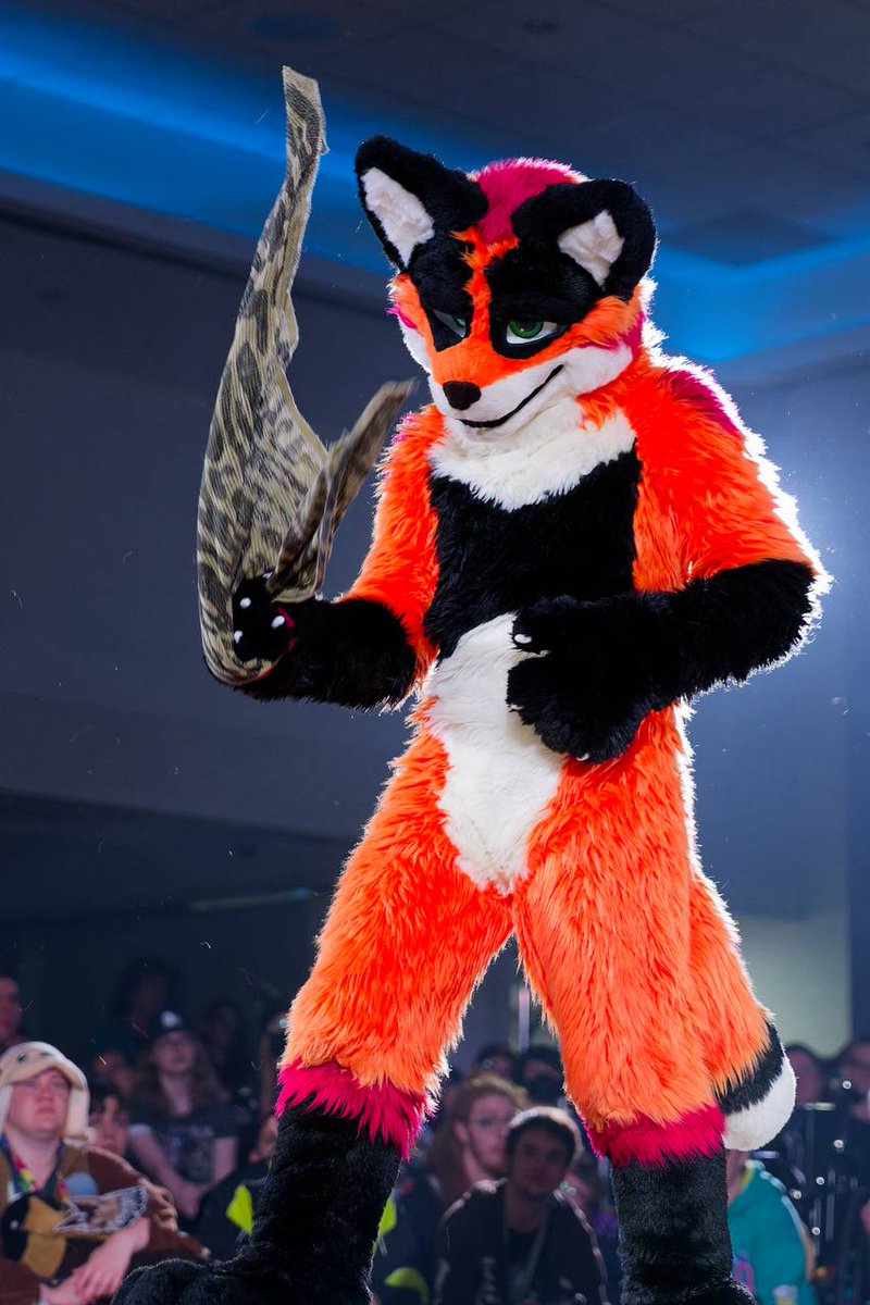 Whip it to the music 🎵🔥

#FursuitFriday #Furry #Dance