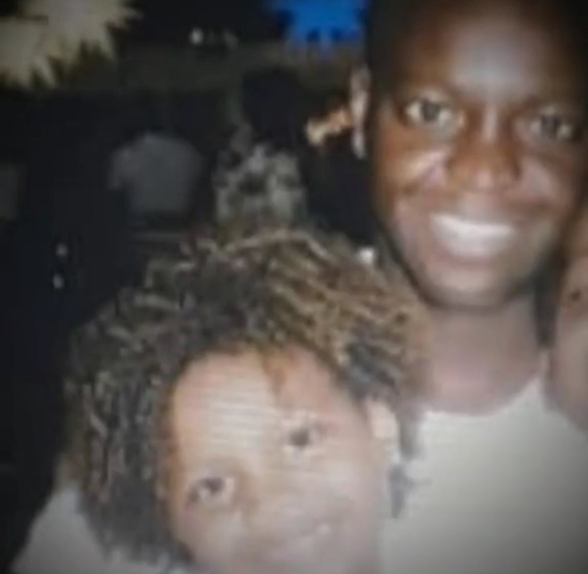 José Roberto De Oliveira mais conhecido como Zé Roberto (ex jogador meia/atacante que atuou em mais de 14 times sendo alguns Bahia, Vitória, Flamengo e BotaFogo e sua negligência a 13 anos com sua filha Ludmila Santos De Moraes Oliveira (eu) em atraso de pensão e negar aux médico