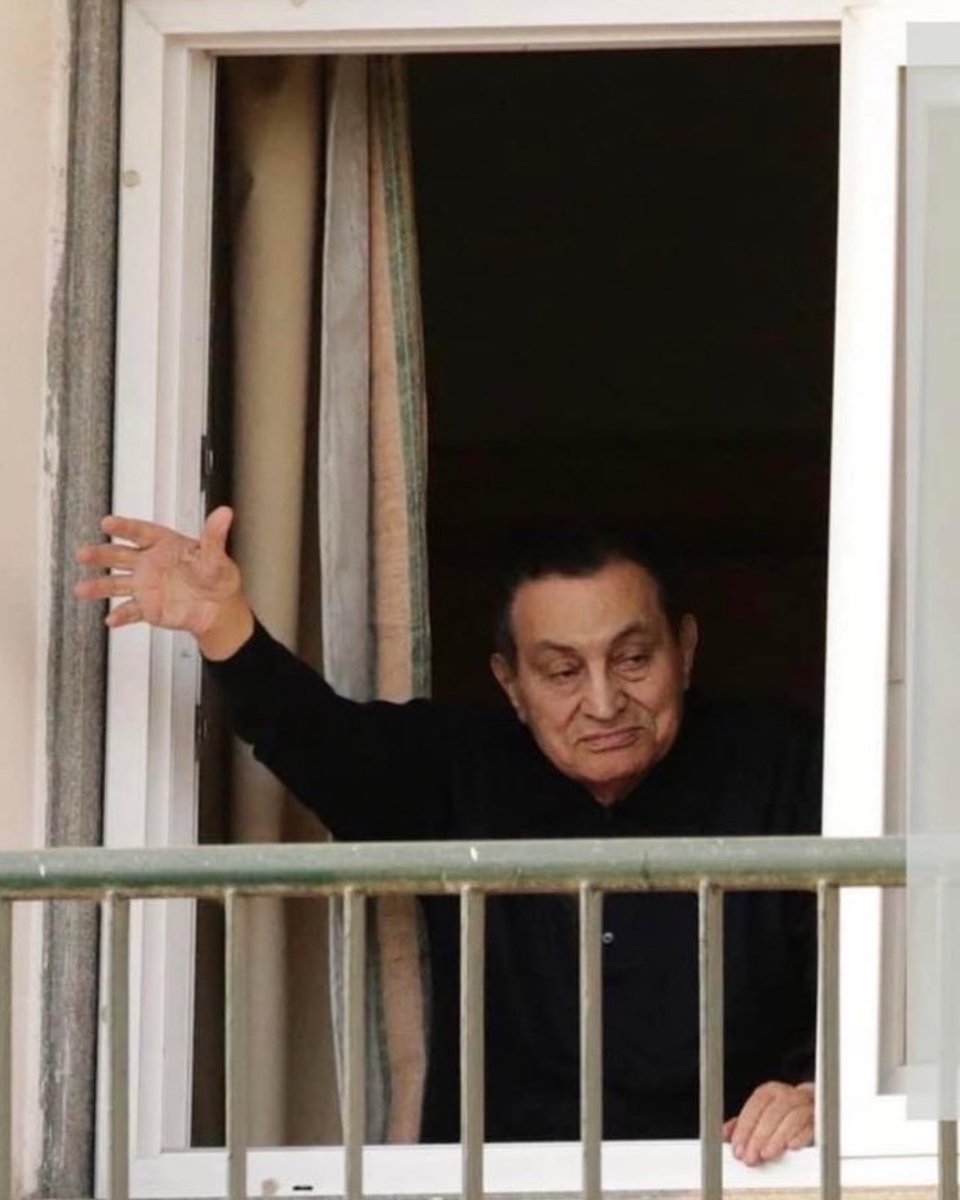 عُدْ للذين – غداةَ فاجأَكَ الردى-
حملوكَ في نعشٍ من الأعصابِ
  
وحَثَوْا عليكَ صوابَهُمْ، وتفَرَّقوا
في قارعات الحزن دون صوابِ

جاسم الصحيح 

رحم الله سيادة الرئيس حسني مبارك وأسكنه فسيح جناته.