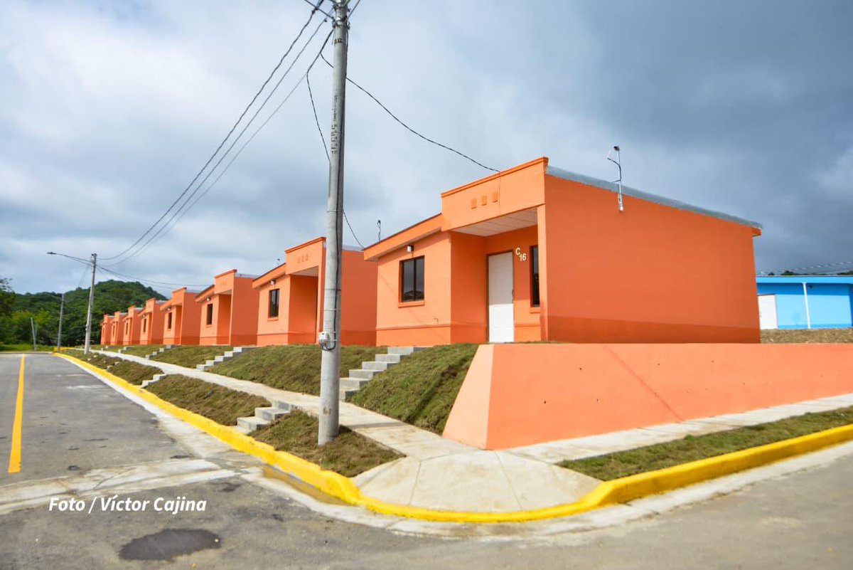 🚧🏡 MTI || INVUR

Este Viernes 24 de octubre, nuestro Gobierno de Reconciliación y Unidad Nacional, a través del MTI, entregó la “Urbanización Comandante Gaspar García Laviana” en la Comunidad El Ostional, en San Juan del Sur. 

#ManaguaSandinista
#Nicaragua