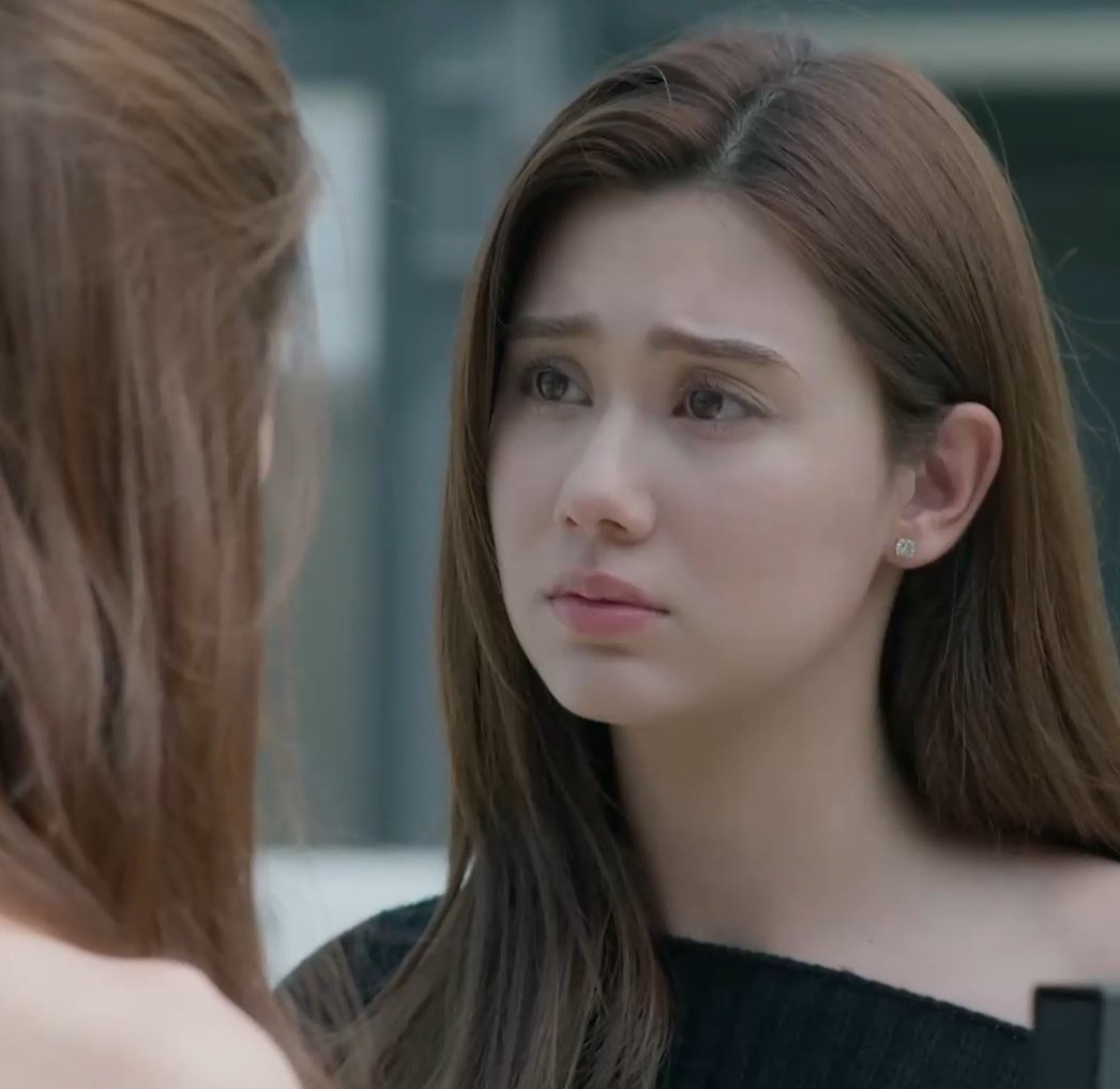 intosapph's tweet photo. she obv never done anything wrong in her life. Didn't call or text for 8 years? and what if there wasn't any signal in New York for 8 years? let's think about that

#รักสุดท้ายEP1 https://t.co/kpfxCXGfE9