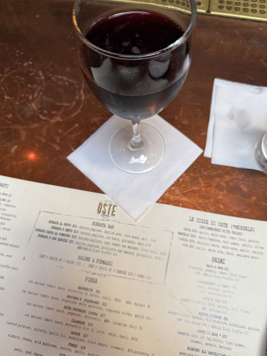 LauraLuvvv's tweet image. Lambrusco after way too long of a  work day ++ 
🥲🙂↔️
