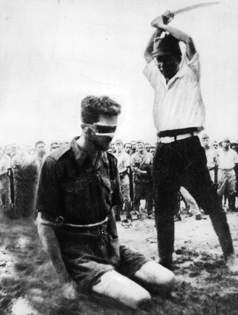 VoicesofWW2's tweet image. Australian Sergeant Leonard G. Siffleet of M Special Unit about to be beheaded by Japanese officer Yasuno Chikao, Aitape, New Guinea, 24 Oct 1943