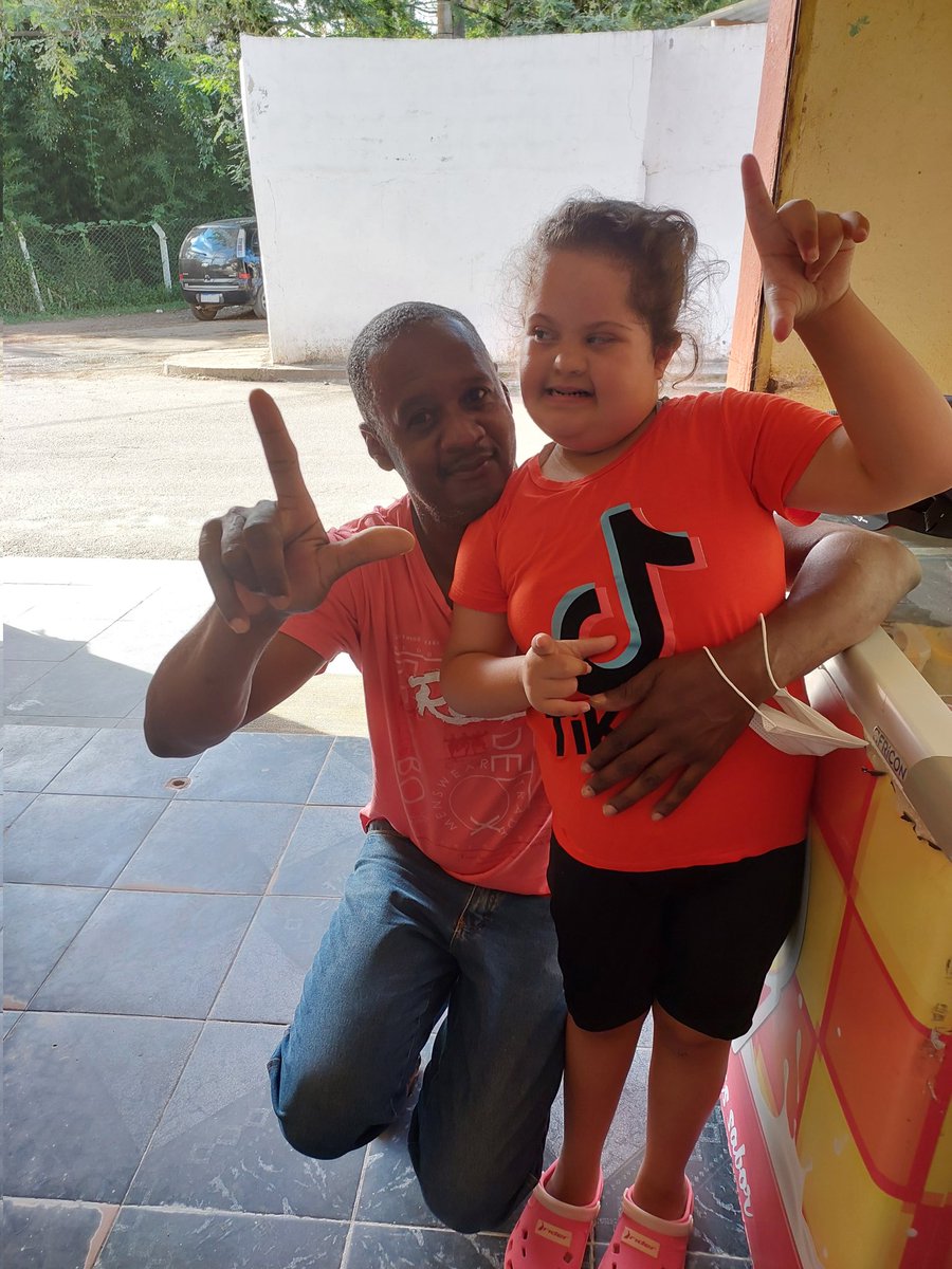 Eu e a Júlia na pandemia
2022

CHUVA DE LULA